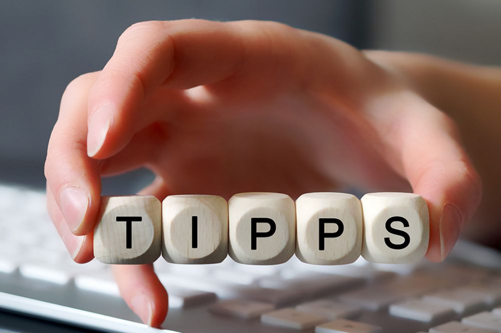 Foto: Schriftzug TIPPS auf Würfel